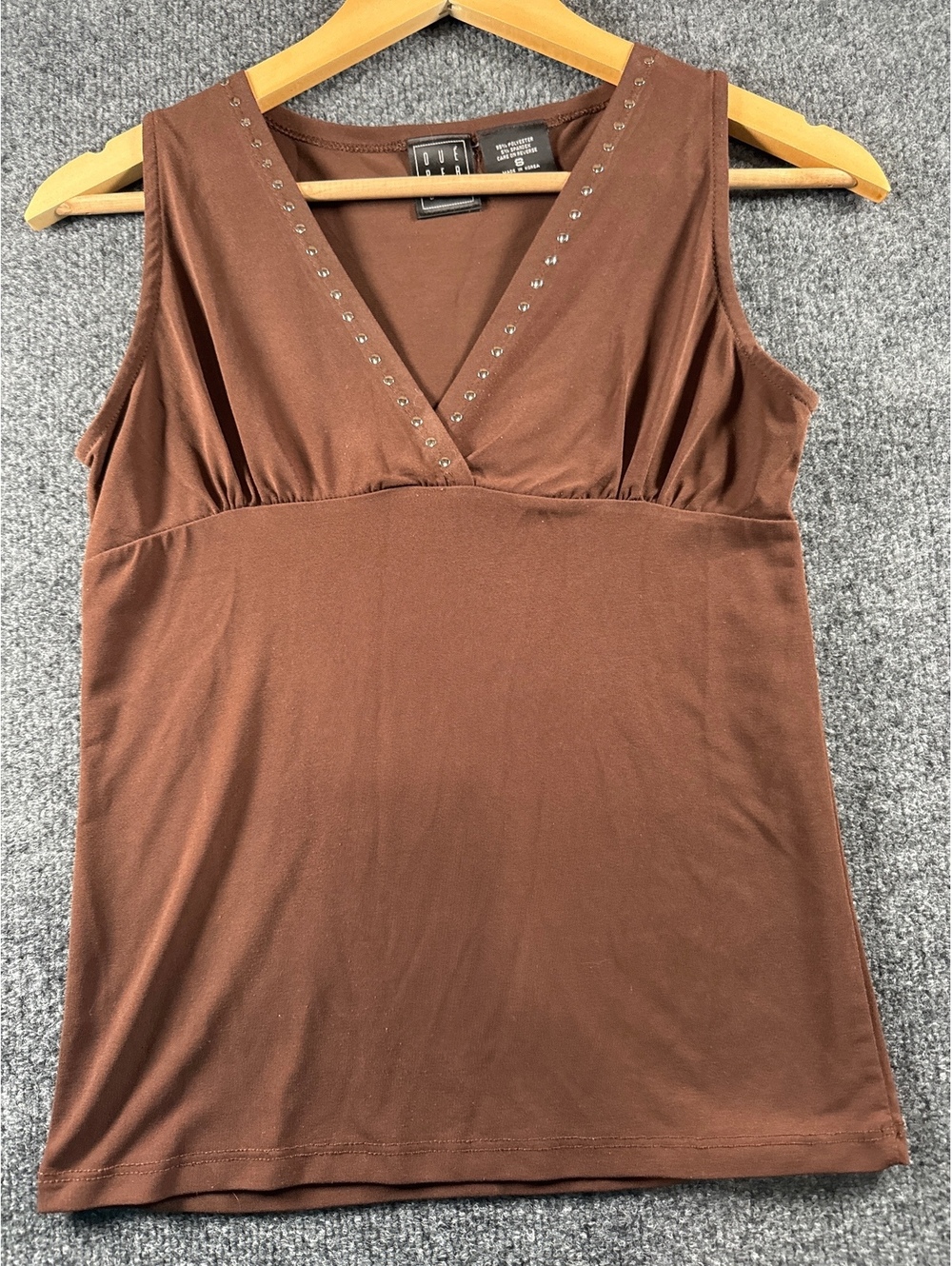 Due Per Se Womens Brown Sleeveless V Neck Rhinestone Empire Waist Top